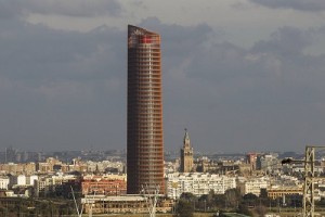 SEVILLA. 15.1.15. Torre Pelli con la Giralda vista desde Camas. FOTO: J.M.SERRANO. archsev