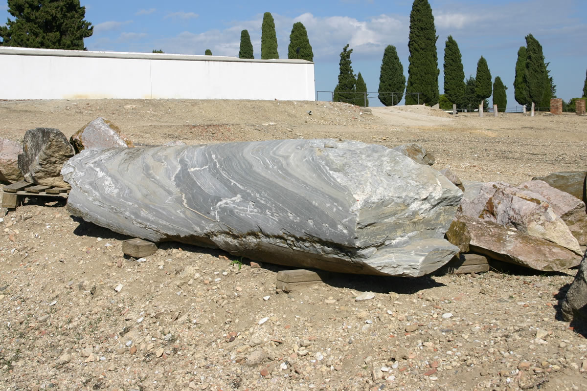 Noua Urbs Adriani. La articulaci&oacute;n de los espacios p&uacute;blicos en torno al Traianeum de It&aacute;lica
Investigadores responsables: Daniel Becerra Fern&aacute;ndez y Sebasti&aacute;n Vargas V&aacute;zquez.
Dpto. de Prehistoria y Arqueolog&iacute;a