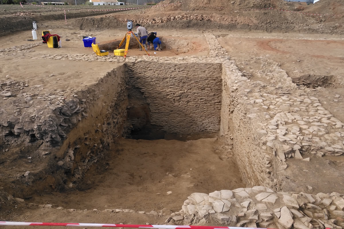 Excavaciones arqueol&oacute;gicas en el alfar romano de &ldquo;El Moh&iacute;no&rdquo; (Palma del R&iacute;o, C&oacute;rdoba)
Investigador responsable: Enrique Garc&iacute;a Vargas,
Dpto. Prehistoria y Arqueolog&iacute;a