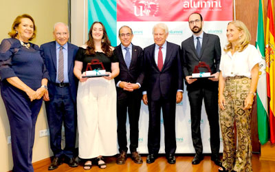 Concha Yoldi, presidenta del CSUS y Alumni de honor 2023, asiste a la IV edición del Premio Alumni, que este año se ha otorgado a Felipe González y otros ilustres egresados.